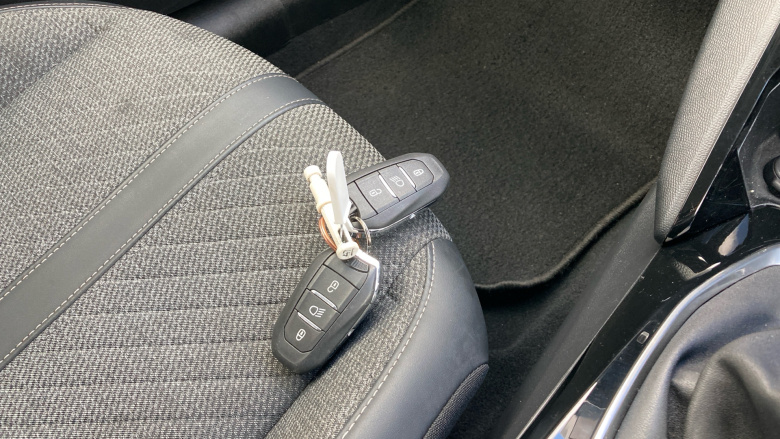 Peugeot 208 1.2 PureTech 100 Allure 5dr Petrol Hatchback